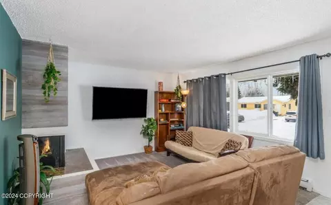 4313 E 8th Ave, Anchorage, AK 99508 photo 4