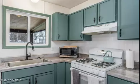 4313 E 8th Ave, Anchorage, AK 99508 photo 8