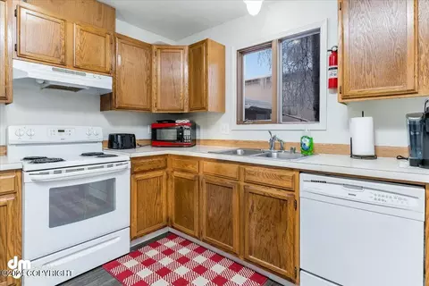 609 Irwin St, Anchorage, AK 99508 photo 8
