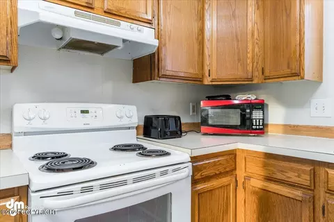 609 Irwin St, Anchorage, AK 99508 photo 9