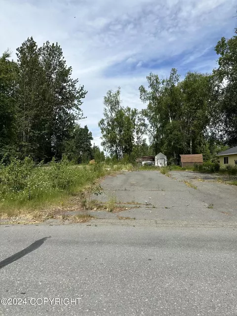 346 W Riverview Ave, Soldotna, AK 99669