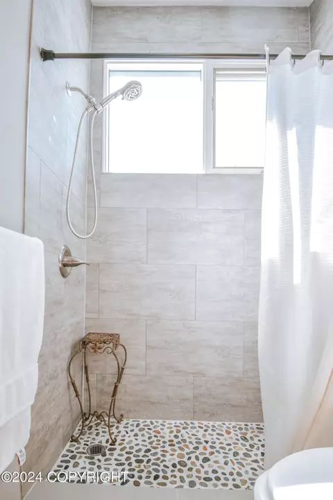 Bath - 35105 Lyon Dr, Sterling, AK 99672 photo 7 of 10