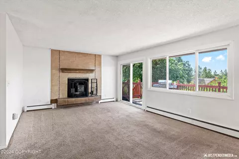 Living - 504 Fredricks Dr, Anchorage, AK 99504 photo 2 of 5