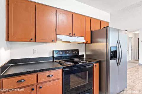 Kitchen - 504 Fredricks Dr, Anchorage, AK 99504 photo 3 of 3