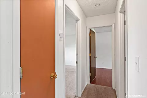 Entry Way - 504 Fredricks Dr, Anchorage, AK 99504 photo 2 of 3