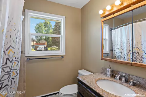 Bath - 504 Fredricks Dr, Anchorage, AK 99504 photo 1 of 2