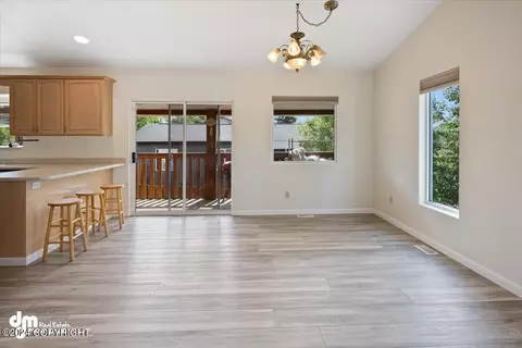 Living - 8500 Rangeview Ave, Anchorage, AK 99504 photo 4 of 6