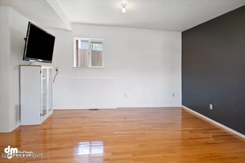 Living - 8500 Rangeview Ave, Anchorage, AK 99504 photo 5 of 6