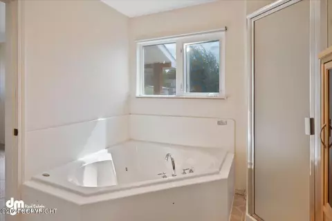 Bath - 8500 Rangeview Ave, Anchorage, AK 99504 photo 2 of 5