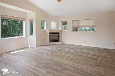 Living - 8500 Rangeview Ave, Anchorage, AK 99504 photo 3 of 6