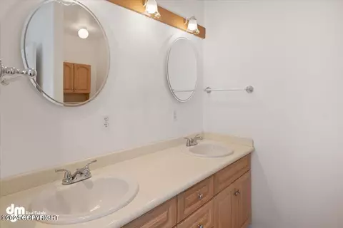 Bath - 8500 Rangeview Ave, Anchorage, AK 99504 photo 1 of 5