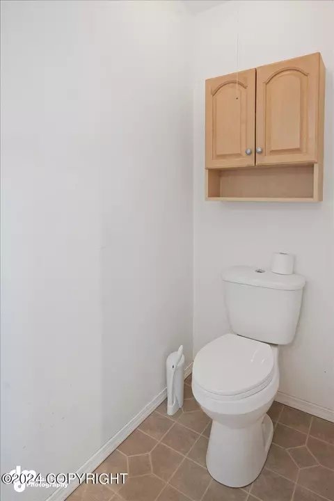 Bath - 8500 Rangeview Ave, Anchorage, AK 99504 photo 3 of 5