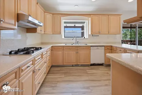 Kitchen - 8500 Rangeview Ave, Anchorage, AK 99504 photo 1 of 2
