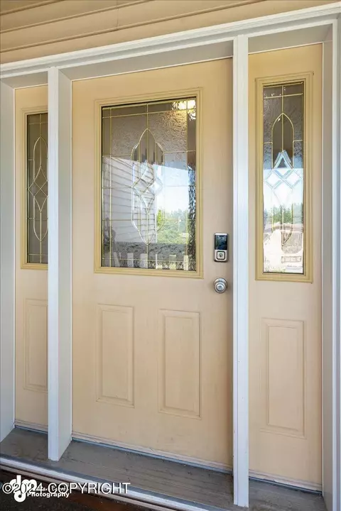 Entry Way - 8500 Rangeview Ave, Anchorage, AK 99504 photo 3 of 3