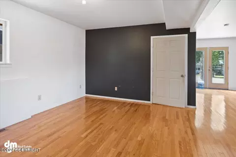 Living - 8500 Rangeview Ave, Anchorage, AK 99504 photo 6 of 6