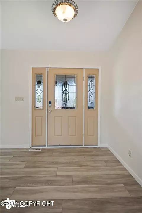 Entry Way - 8500 Rangeview Ave, Anchorage, AK 99504 photo 2 of 3