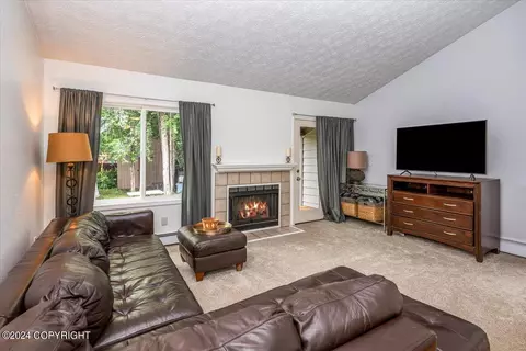 4245 Horizon Ave, Anchorage, AK 99517