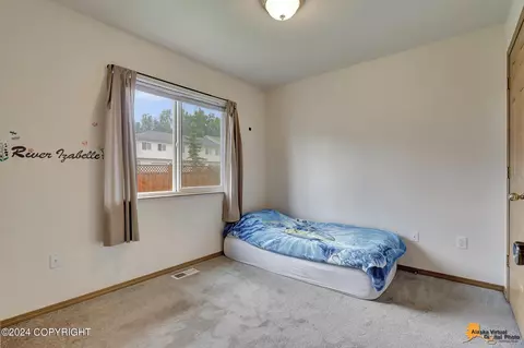 Bedroom - 9386 Morningside Loop, Anchorage, AK 99515 photo 4 of 10