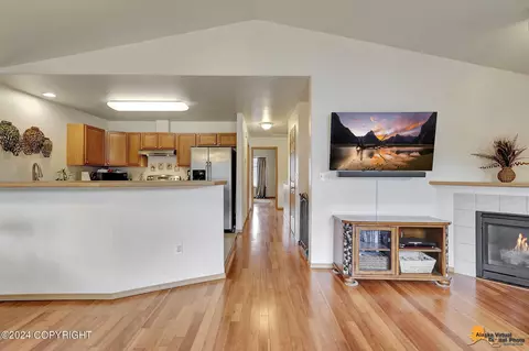 Entry Way - 9386 Morningside Loop, Anchorage, AK 99515 photo 3 of 8