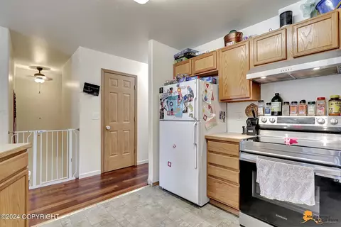 Entry Way - 9386 Morningside Loop, Anchorage, AK 99515 photo 7 of 8