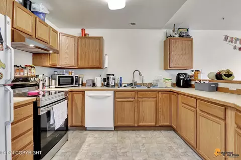 Kitchen - 9386 Morningside Loop, Anchorage, AK 99515 photo 4 of 4