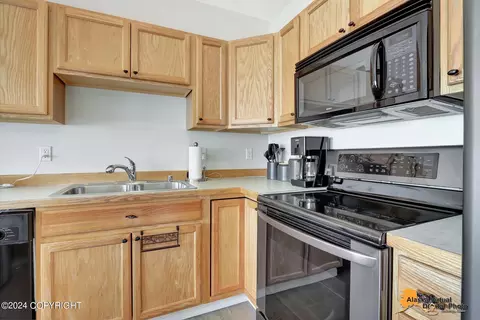 Kitchen - 5587 Sapphire Loop # 13A, Anchorage, AK 99504 photo 2 of 5