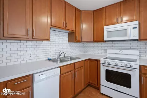 140 Eagle St # 203, Anchorage, AK 99501 photo 14