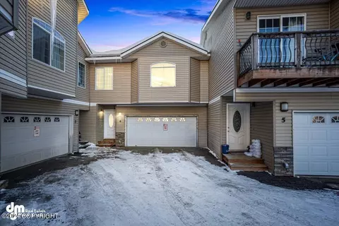 4002 Lakehurst Cir # 4, Anchorage, AK 99502