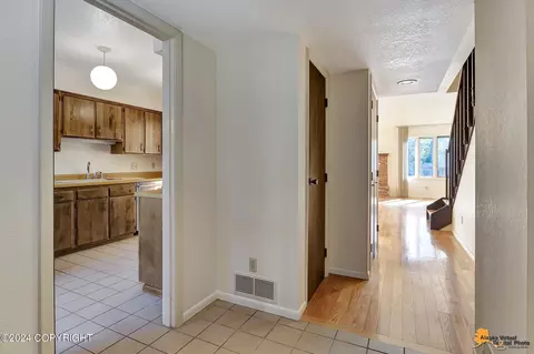 4105 Hampton Dr, Anchorage, AK 99504 photo 4