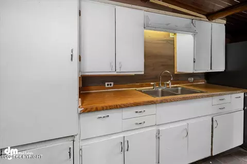 Kitchen - 6800 E 10th Ave, Anchorage, AK 99504 photo 2 of 4