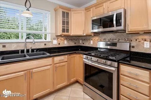 Kitchen - 13521 Vasili Dr, Eagle River, AK 99577 photo 3 of 4
