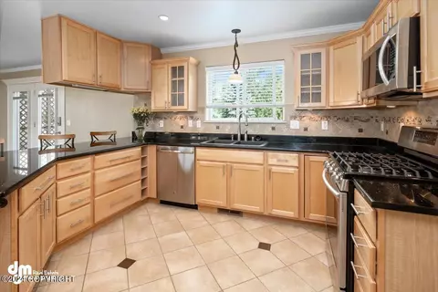 Kitchen - 13521 Vasili Dr, Eagle River, AK 99577 photo 2 of 4