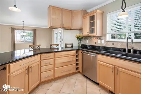 Kitchen - 13521 Vasili Dr, Eagle River, AK 99577 photo 4 of 4