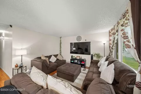 1002 Wildrose Ct, Anchorage, AK 99518