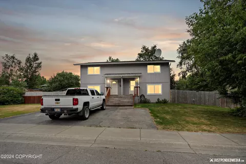8120 Evans Cir, Anchorage, AK 99507