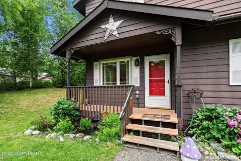 10175 E Strand Dr, Palmer, AK 99645