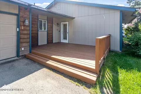 11841 Suncrest Dr, Anchorage, AK 99515