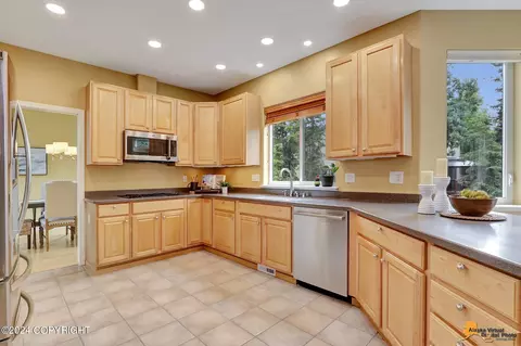 8703 Mendocino Cir, Eagle River, AK 99577 photo 11