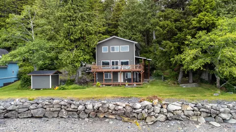 76 Raspberry Ln, Ketchikan, AK 99901