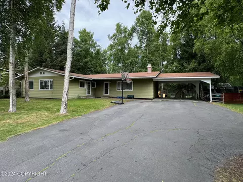 3735 W 42nd Ave, Anchorage, AK 99517