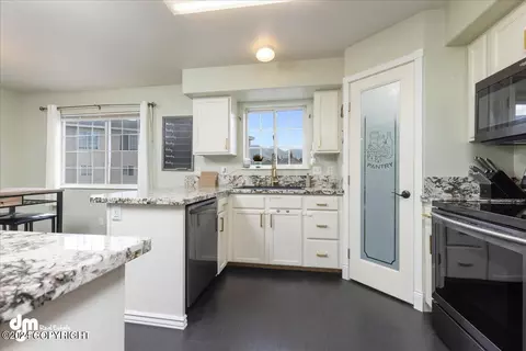 6811 Gold Kings Cir # B, Anchorage, AK 99504
