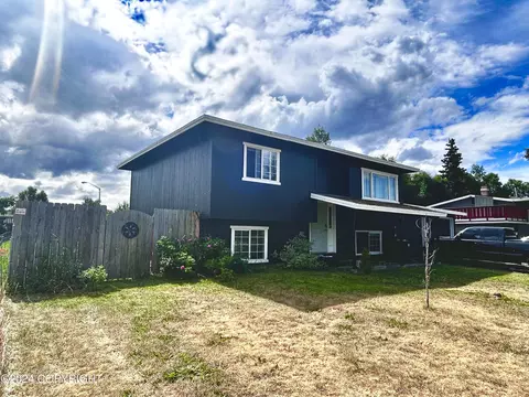 1042 E 17th Ave, Anchorage, AK 99501 photo 1