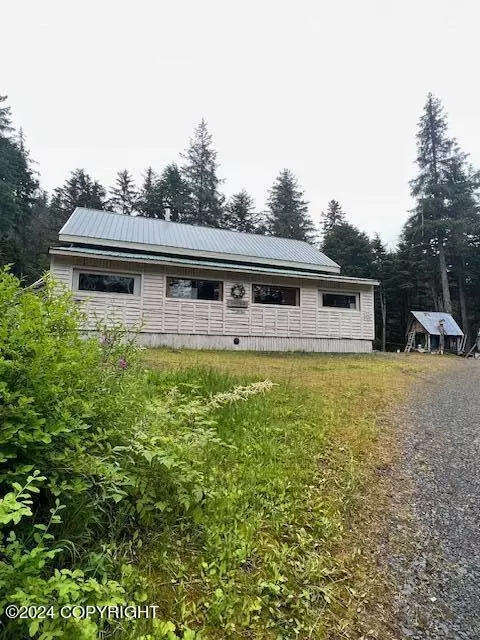 12182 Guinevere Dr, Seward, AK 99664