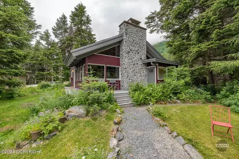 616 Sproat Rd, Girdwood, AK 99587