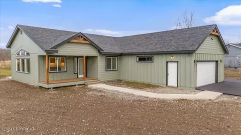 6072 N Snowflower Ln, Palmer, AK 99645