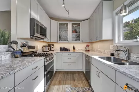 Kitchen - 12831 Michael Rd, Anchorage, AK 99516 photo 4 of 5