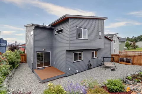 1167 Northpointe Bluff Dr, Anchorage, AK 99501 photo 7