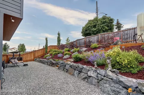 1167 Northpointe Bluff Dr, Anchorage, AK 99501 photo 5