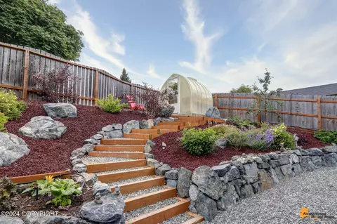 1167 Northpointe Bluff Dr, Anchorage, AK 99501 photo 4
