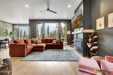 Living - 27250 Wilde Cir, Eagle River, AK 99577 photo 2 of 4